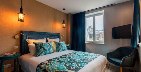hotel room image