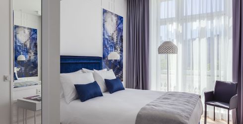 hotel room image