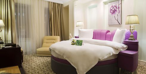 hotel room image