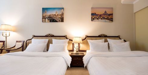 hotel room image
