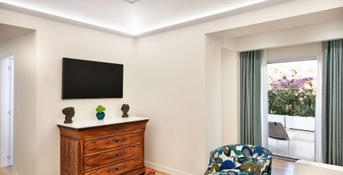 hotel room image