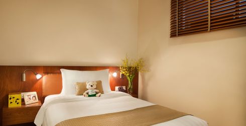 hotel room image
