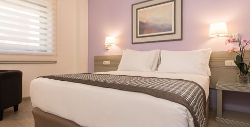 hotel room image