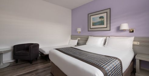 hotel room image