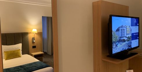 hotel room image