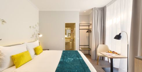 hotel room image