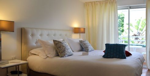 hotel room image