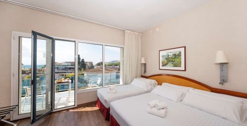hotel room image