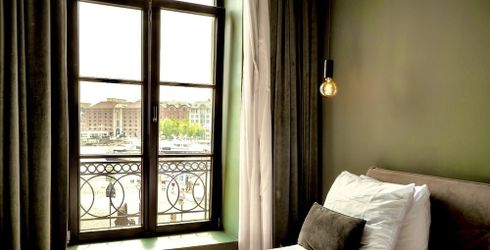 hotel room image