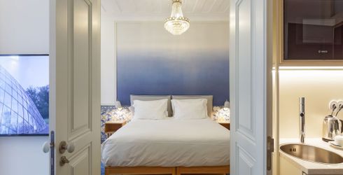 hotel room image