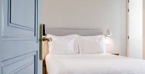 hotel room image