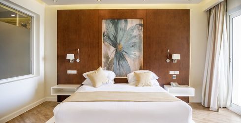 hotel room image