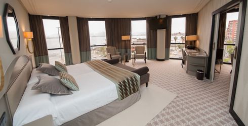 hotel room image