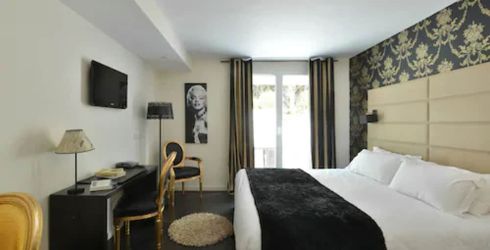 hotel room image