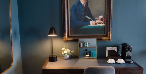 hotel room image