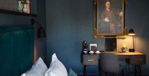 hotel room image