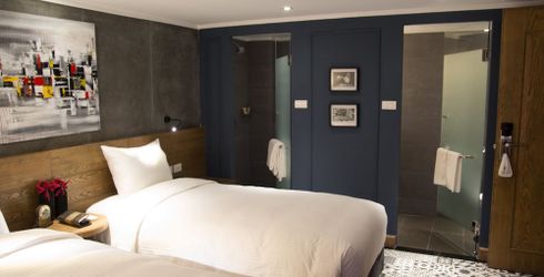 hotel room image