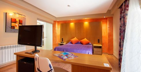 hotel room image