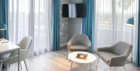 hotel room image