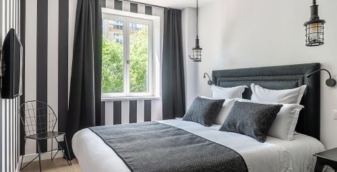 hotel room image