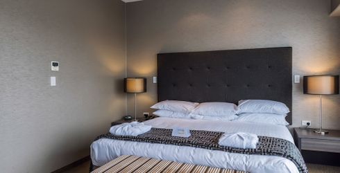 hotel room image