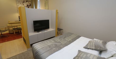 hotel room image