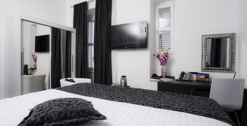 hotel room image