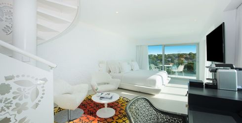 hotel room image