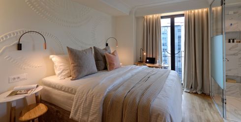 hotel room image