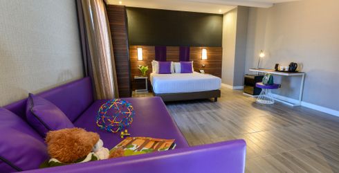 hotel room image