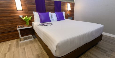 hotel room image