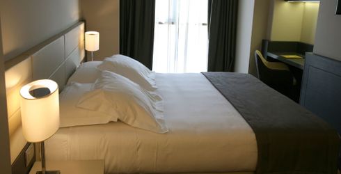 hotel room image