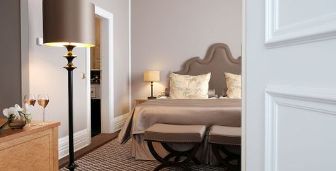 hotel room image