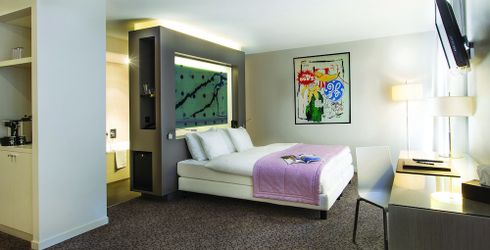 hotel room image