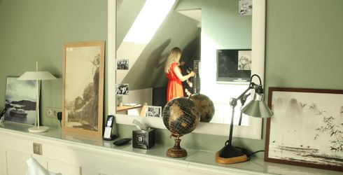 hotel room image