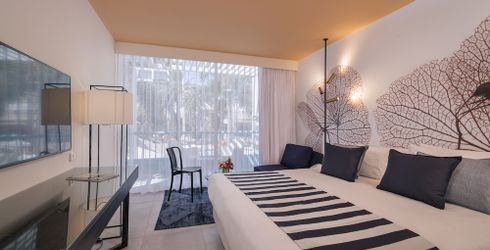 hotel room image