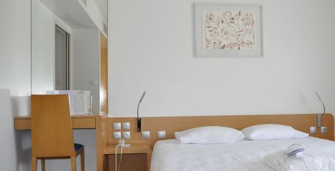 hotel room image
