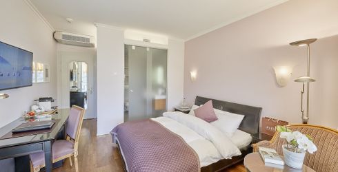 hotel room image