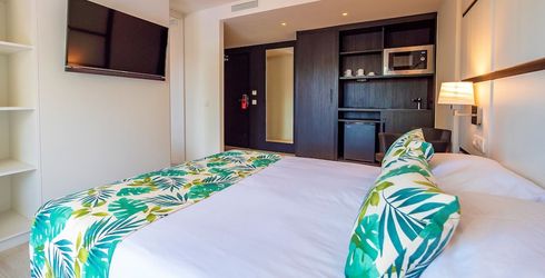 hotel room image