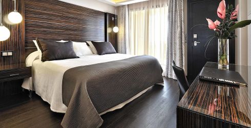 hotel room image