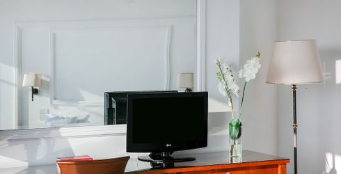 hotel room image