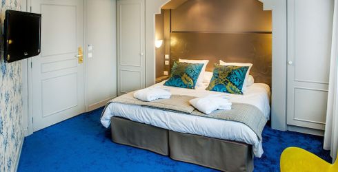 hotel room image