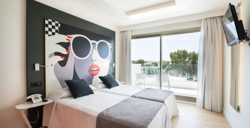 hotel room image