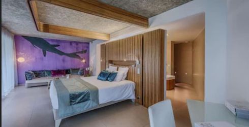 hotel room image