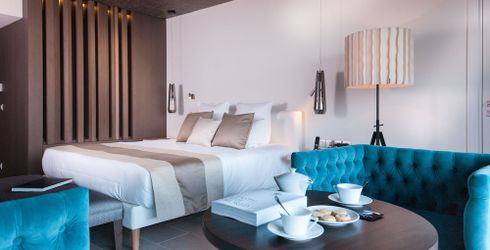 hotel room image