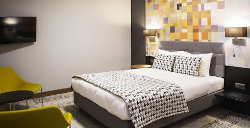 hotel room image