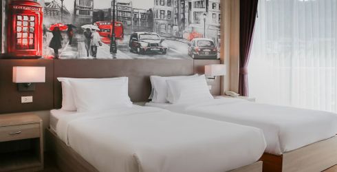 hotel room image
