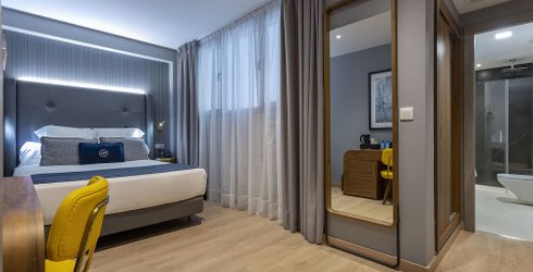 hotel room image