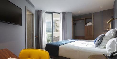 hotel room image