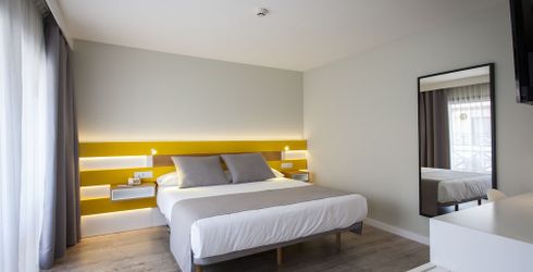 hotel room image